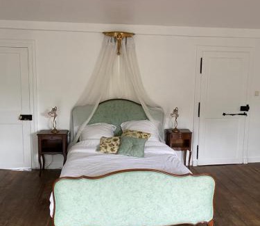 Saint-Pois Bed & Breakfast | Château de Saint-Pois