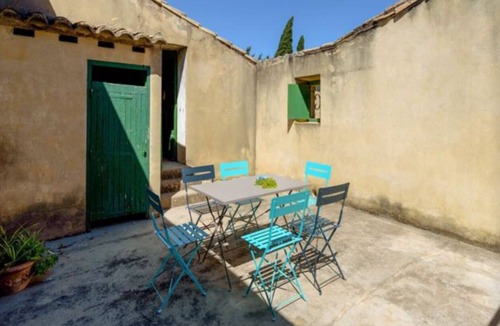 Aimargues Apartment | Château de Teillan - Pigeonnier