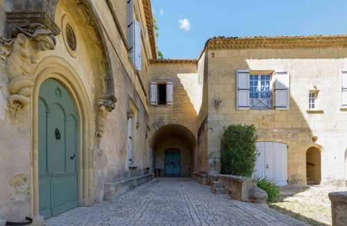 Aimargues Apartment | Château de Teillan - Pigeonnier