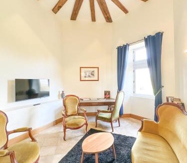 Boissey-le-Chatel Hotel | Château de Tilly