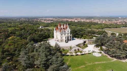 Plage d'Argeles Bed & Breakfast | Château de Valmy - Chambres d'hôtes