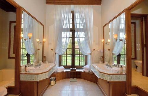 Vault-de-Lugny Hotel | Château De Vault De Lugny