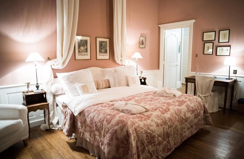 Poil Bed & Breakfast | Château de Villette