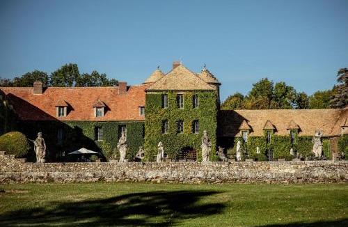 Villiers-le-Mahieu Hotel | Château De Villiers-Le-Mahieu