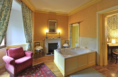 Vollore-Ville Bed & Breakfast | Château de Vollore