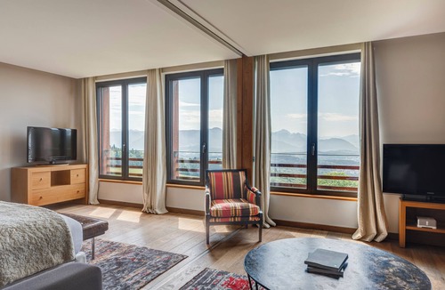 Cruseilles Hotel | Château des Avenieres