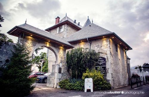 Challes-les-Eaux Hotel | Château des Comtes de Challes