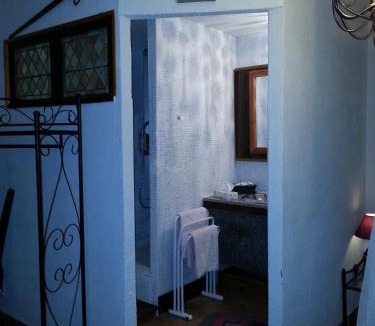 Saint-Remy-de-Chargnat Bed & Breakfast | Château des Aiguilles