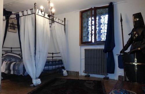 Saint-Remy-de-Chargnat Bed & Breakfast | Château des Aiguilles