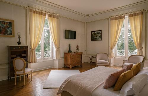 Saint-Hilaire-Saint-Florent Bed & Breakfast | Château des Orchidées Stay in a French Castle