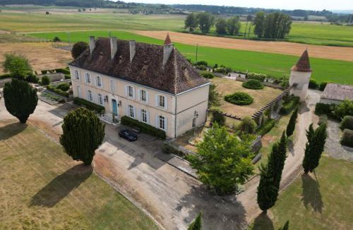 Cherval Bed & Breakfast | Château du Bourbet