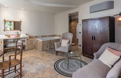 Quincie-en-Beaujolais Hotel | Château du Souzy