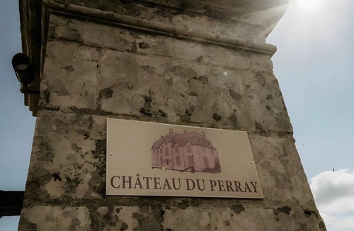 Saint-Mars-du-Desert Bed & Breakfast | Château du Perray – Duchesse Room with Shared Pool