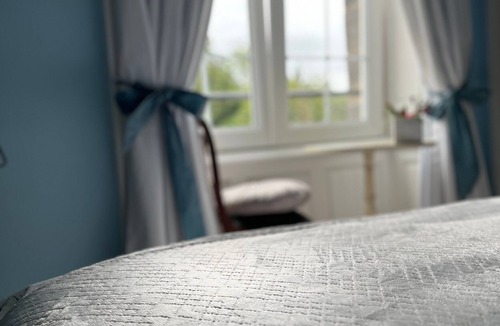 Saint-Mars-du-Desert Bed & Breakfast | Château du Perray – Marquise Comfort Room with Shared Pool