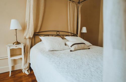 Saint-Priest-Bramefant Bed & Breakfast | Château Du Guérinet
