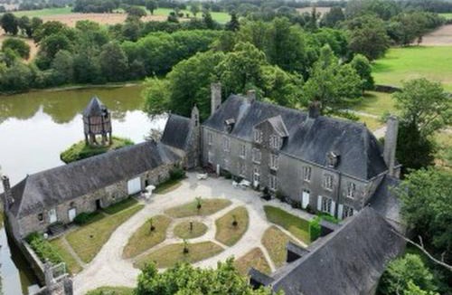 Champeon Bed & Breakfast | Château du Fresne