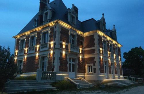 Guny Bed & Breakfast | Château du Mont de Guny