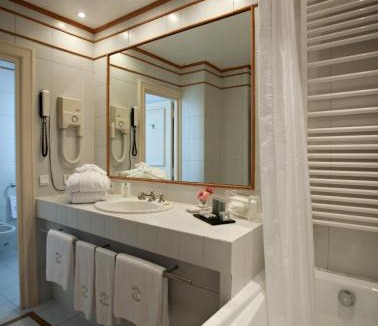 La Martre Hotel | Château et Golf De Taulane