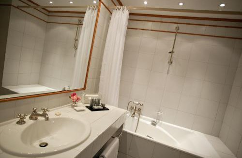 La Martre Hotel | Château et Golf De Taulane