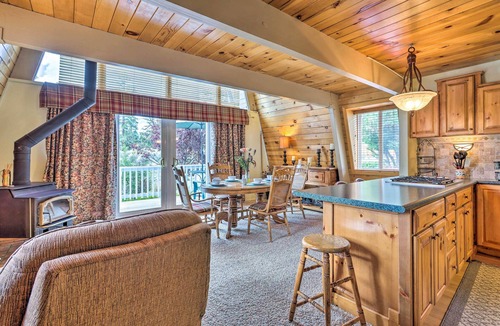 Whispering Forest Cabin | 'Château Forêt' in Big Bear w/Hiking Trail Access