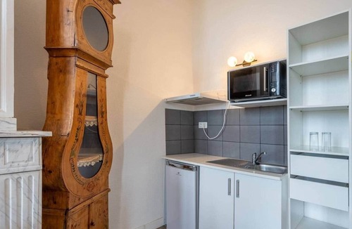 Merville Villa | Château Fourclins – charming 8-bedroom gîte with park & pond