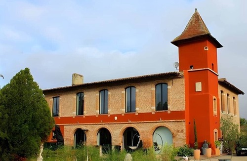 Merville Villa | Château Fourclins – charming 8-bedroom gîte with park & pond