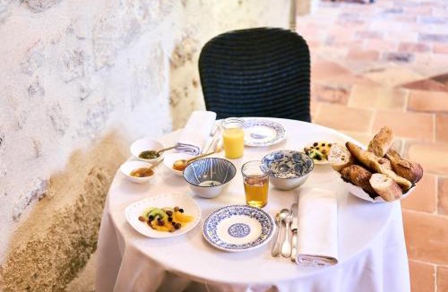 Saint-Philippe-dAiguille Bed & Breakfast | Château Montagne "Terre de Sienne"