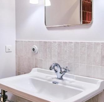 Saint-Philippe-dAiguille Bed & Breakfast | Château Montagne "Terre de Sienne"