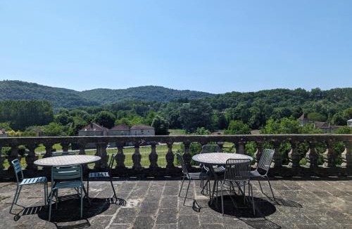 Saint-Vincent-Rive-d'Olt Bed & Breakfast | Château La Carrétale