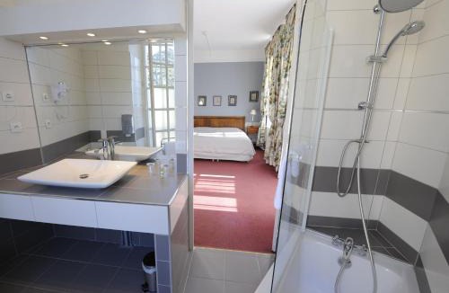 Eybens Hotel | Château Hôtel, Restaurant & Spa De La Commanderie