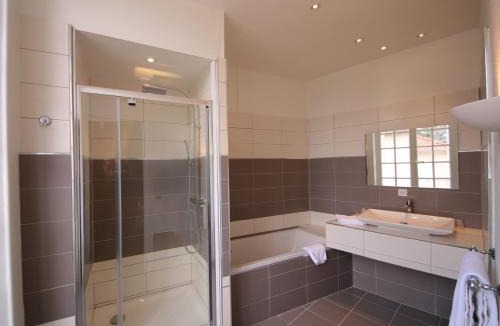 Eybens Hotel | Château Hôtel, Restaurant & Spa De La Commanderie