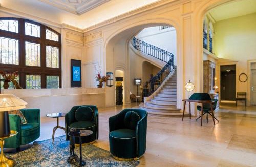 Montvillargenne Hotel | Château Jeanne & The Forest - Château de Montvillargenne