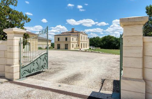 Petit-Palais-et-Cornemps House | Château La Poste