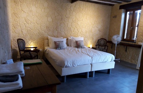 Fours Bed & Breakfast | Château Latour