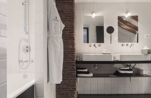 Mouleydier Hotel | Château les Merles