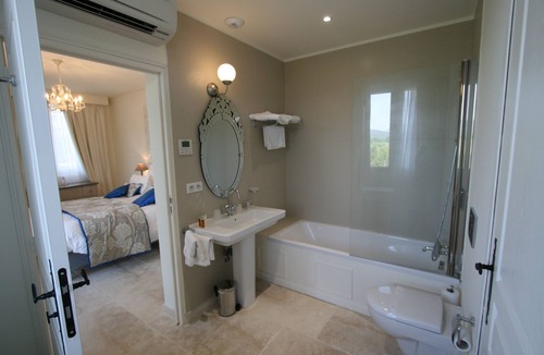 Charols Hotel | Château les Oliviers de Salettes