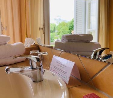 Moulis-en-Medoc Bed & Breakfast | Château Maucaillou