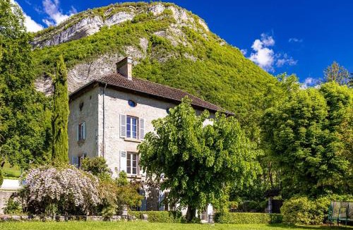 Lumbin House | Château Monts Blancs