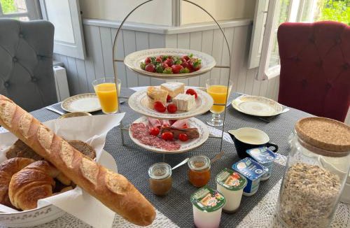 Planquery Bed & Breakfast | Château Normandy - Viking Heritage, Pet Friedly