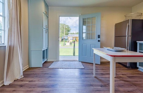 Lakeland House | Château Ouvert | Soak Up the Sun on FR