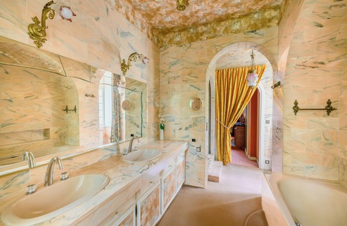 Lencloitre Hotel | Château Picol