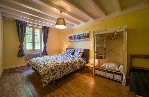 Villefranche-de-Lonchat Bed & Breakfast | Château Puygrenier