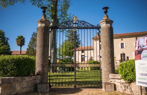 Villefranche-de-Lonchat Bed & Breakfast | Château Puygrenier