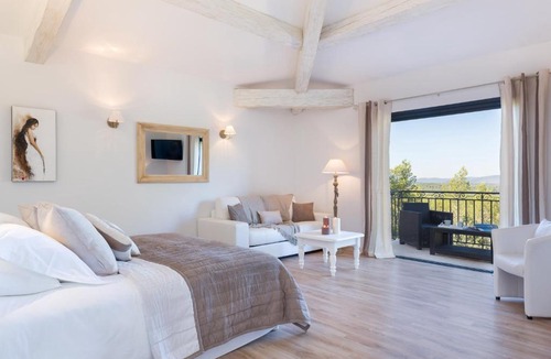 Taradeau Bed & Breakfast | Château Rasque - Teritoria