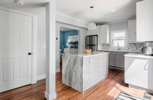 St. Davids House | Château Ravine, backing onto a beautiful tree-filled ravine