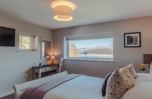 Menai Bridge House | Château Rhianfa