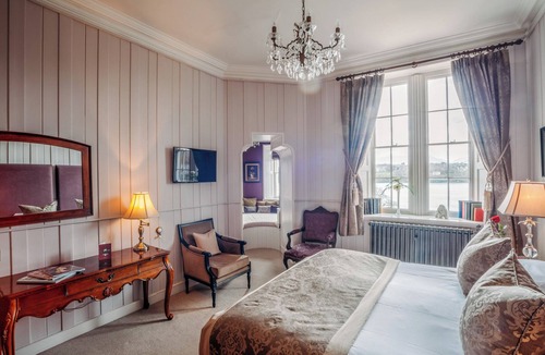 Menai Bridge House | Château Rhianfa