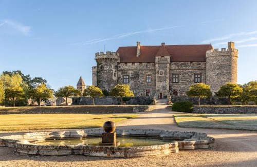 Saint-Saturnin Bed & Breakfast | Château royal de Saint-Saturnin