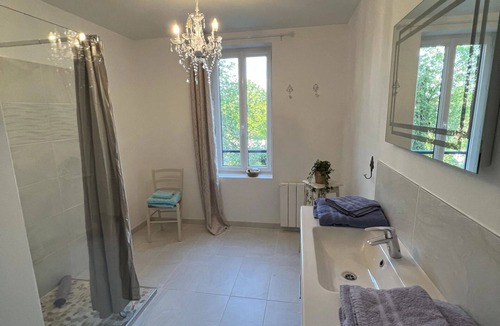 Neuilly-le-Real Hotel | Château Ségot