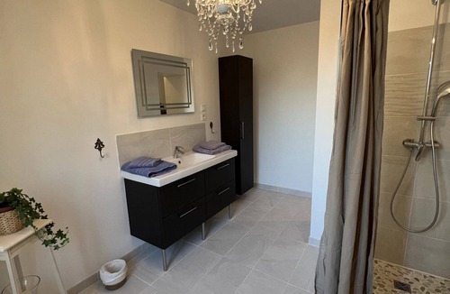 Neuilly-le-Real Hotel | Château Ségot